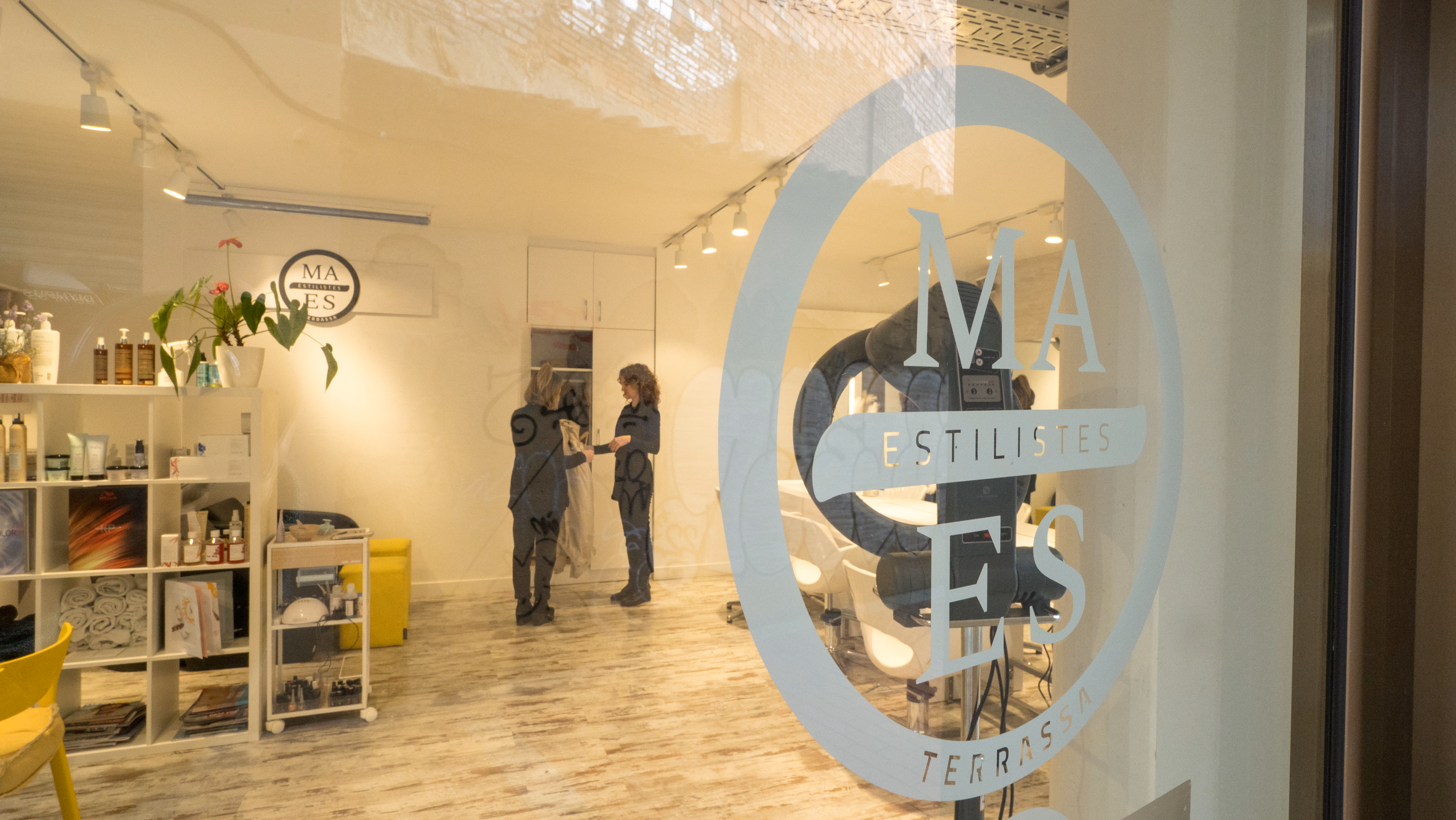 cómo-saber-si-un-spa-o-centro-de-estética-opera-legalmente-y-qué-documentos-son-necesarios-para-su-apertura