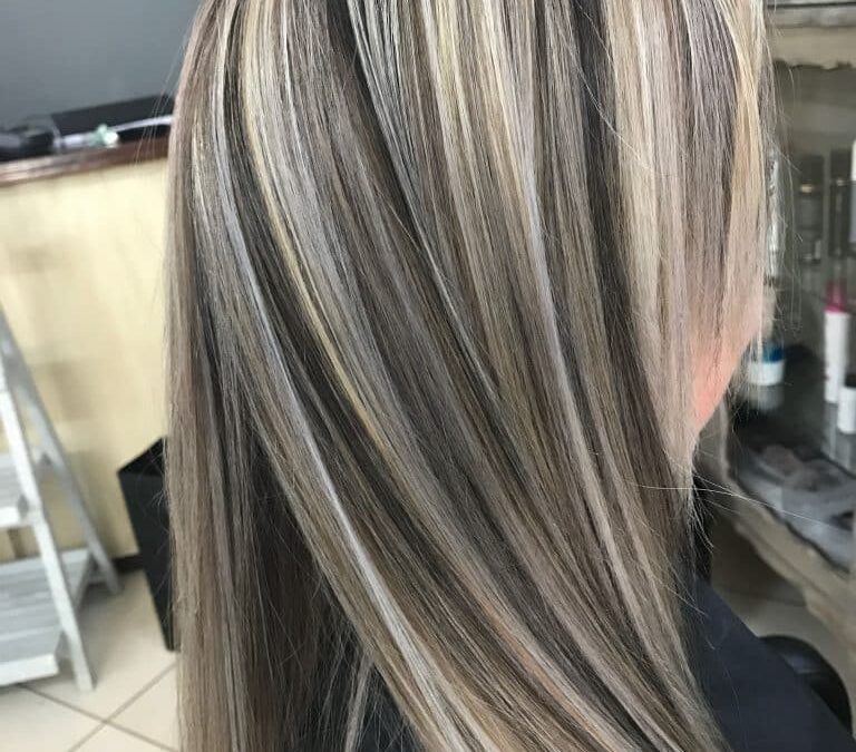 ¿Qué cuidados son recomendables para hidratar el cabello con mechas y cuál es el color de tinte que menos daña el cabello?